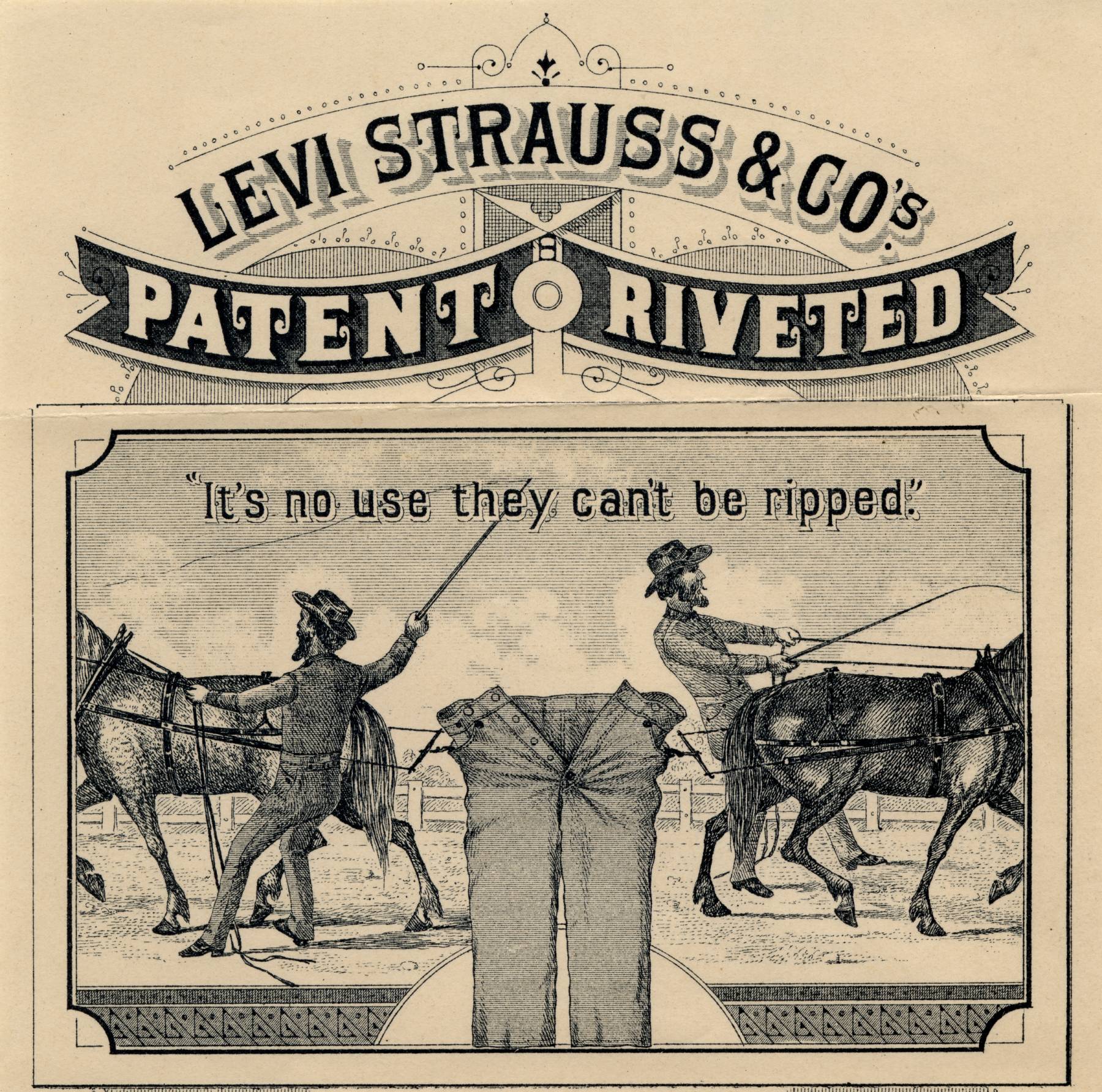 古い広告の絵。上に「LEVI STRAUSS & CO'S PATENT RIVETED（リーバイ・ストラウス社の特許つき鋲留め）」の文字。その下で、2人の男が、それぞれ馬を使って、1本のズボンを左右に引っ張っている。絵には「It's no use they can't be ripped（破ろうとしても無駄。破れない）」の文字がある